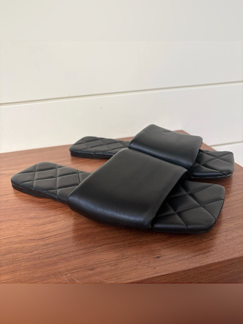 Quilted Women’s Black Slides Sandals Sz 8 Chic Comfy Classic Basic Summer Party